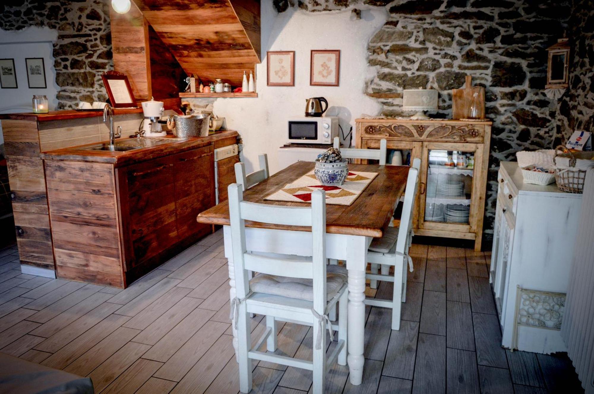 Chalet In Pietra E Legno Con Caminetto Inverso Pinasca Extérieur photo