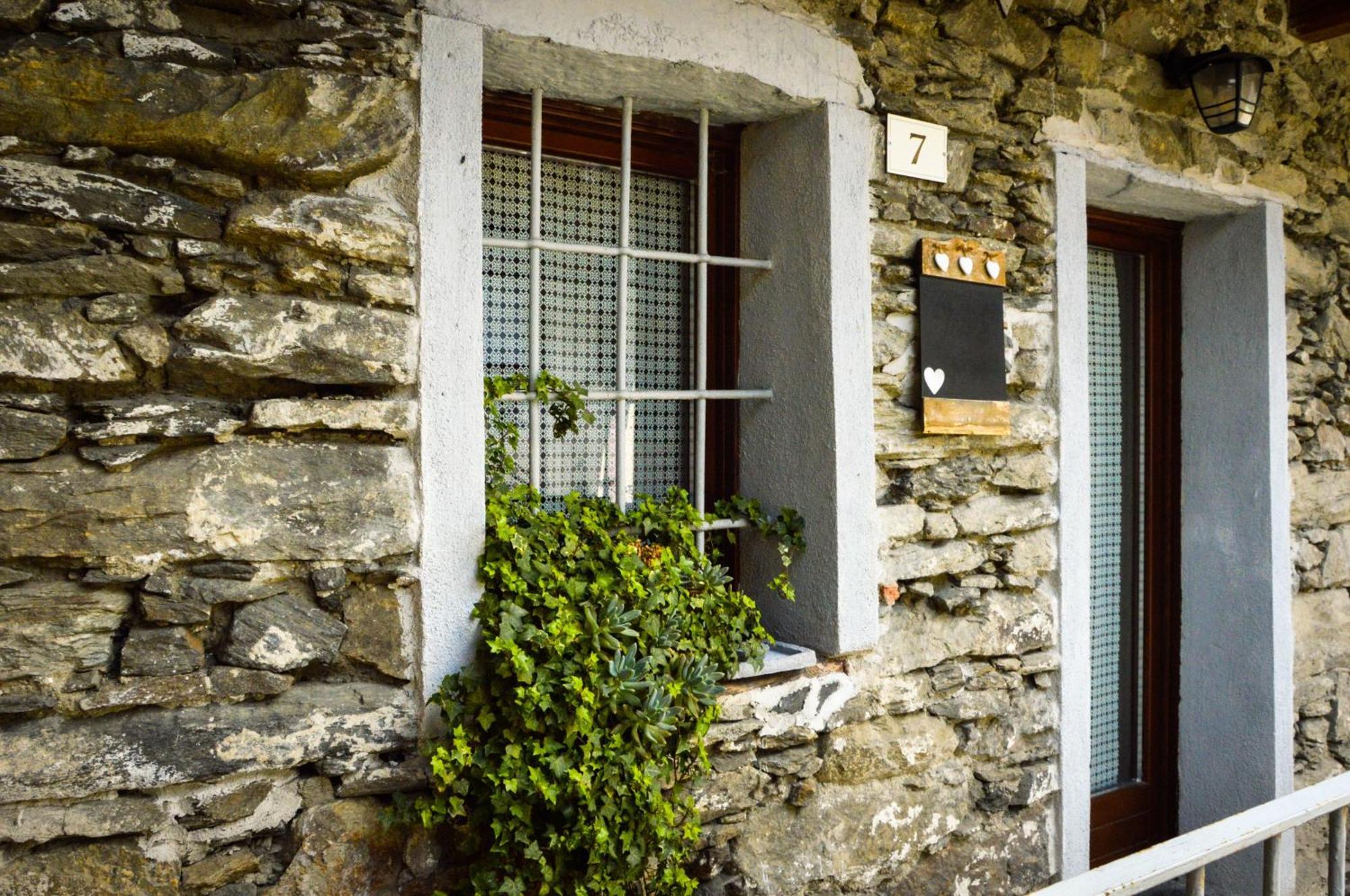 Chalet In Pietra E Legno Con Caminetto Inverso Pinasca Extérieur photo