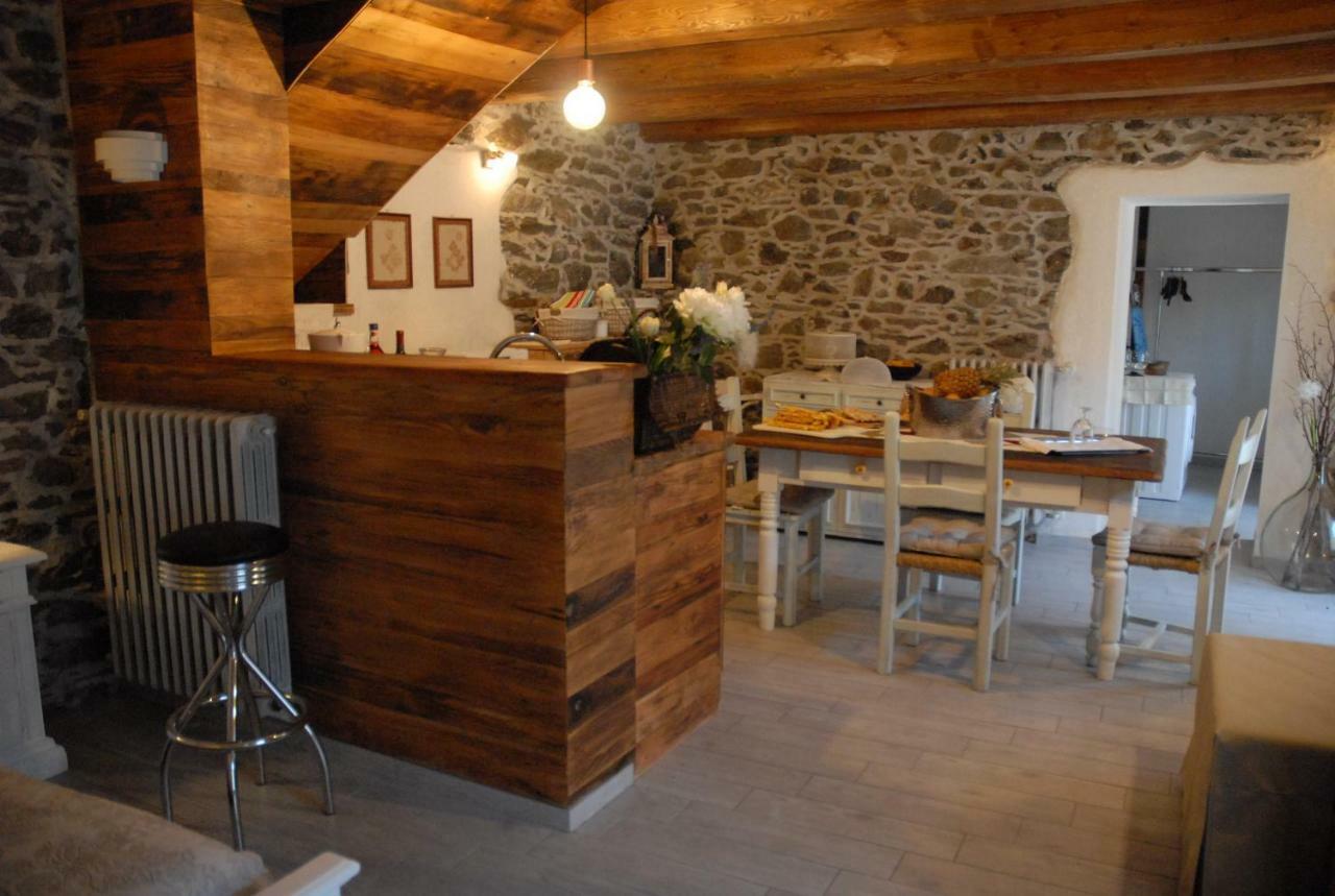 Chalet In Pietra E Legno Con Caminetto Inverso Pinasca Extérieur photo